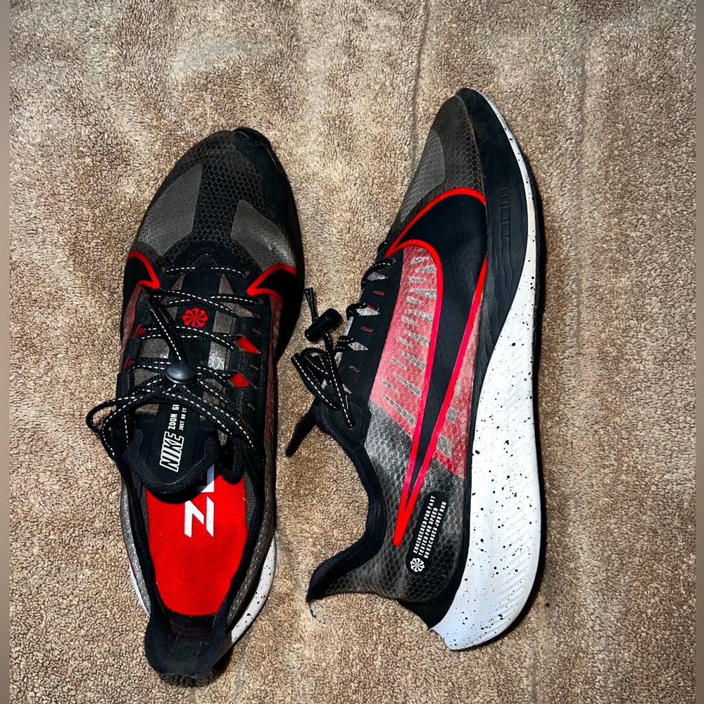 Nike Zoom Gravity Black University Red size 13